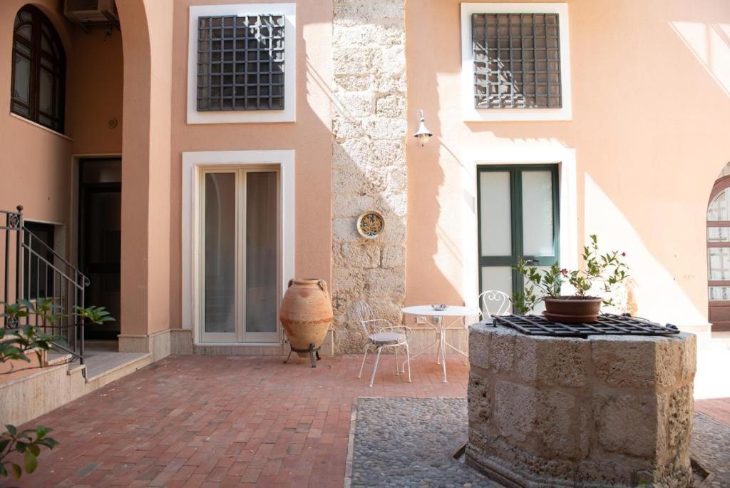 Palazzo Bella Bed & Breakfast Campobello di Licata ภายนอก รูปภาพ