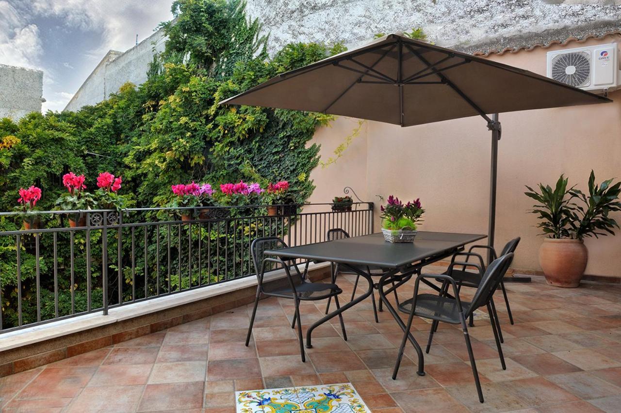 Palazzo Bella Bed & Breakfast Campobello di Licata ภายนอก รูปภาพ