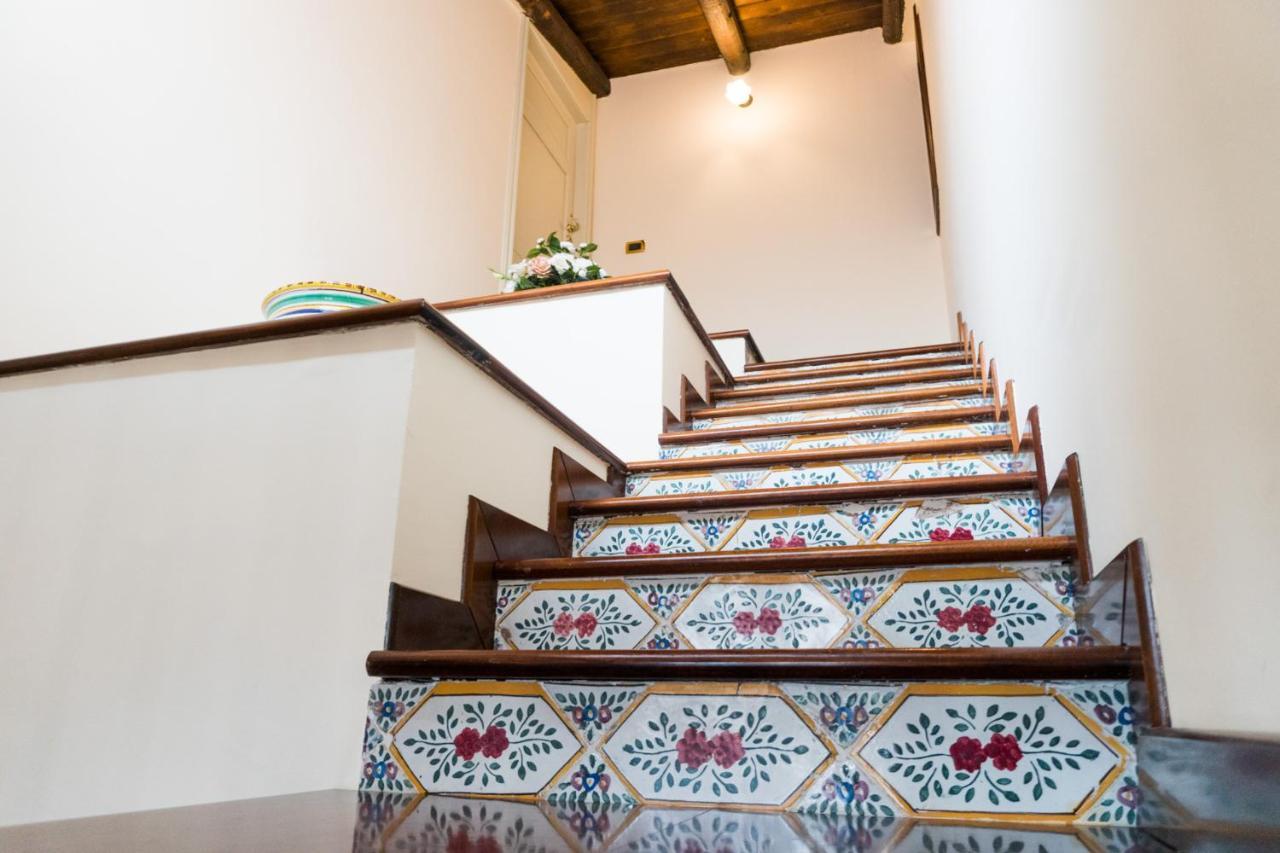 Palazzo Bella Bed & Breakfast Campobello di Licata ภายนอก รูปภาพ